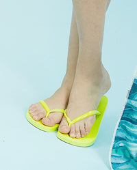 IC GURL - Women's Bright Summer Beach Flip Flops